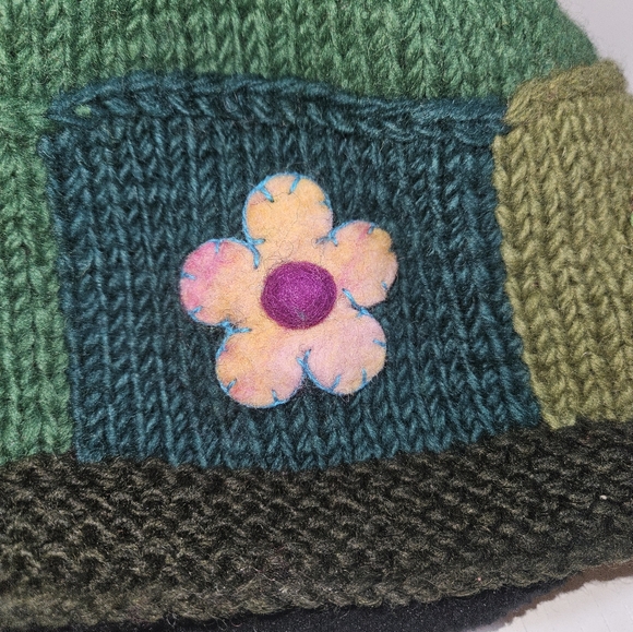 NEW Crochet Knit Felt Flowers stained glass windows beanie hat wool - Picture 13 of 14